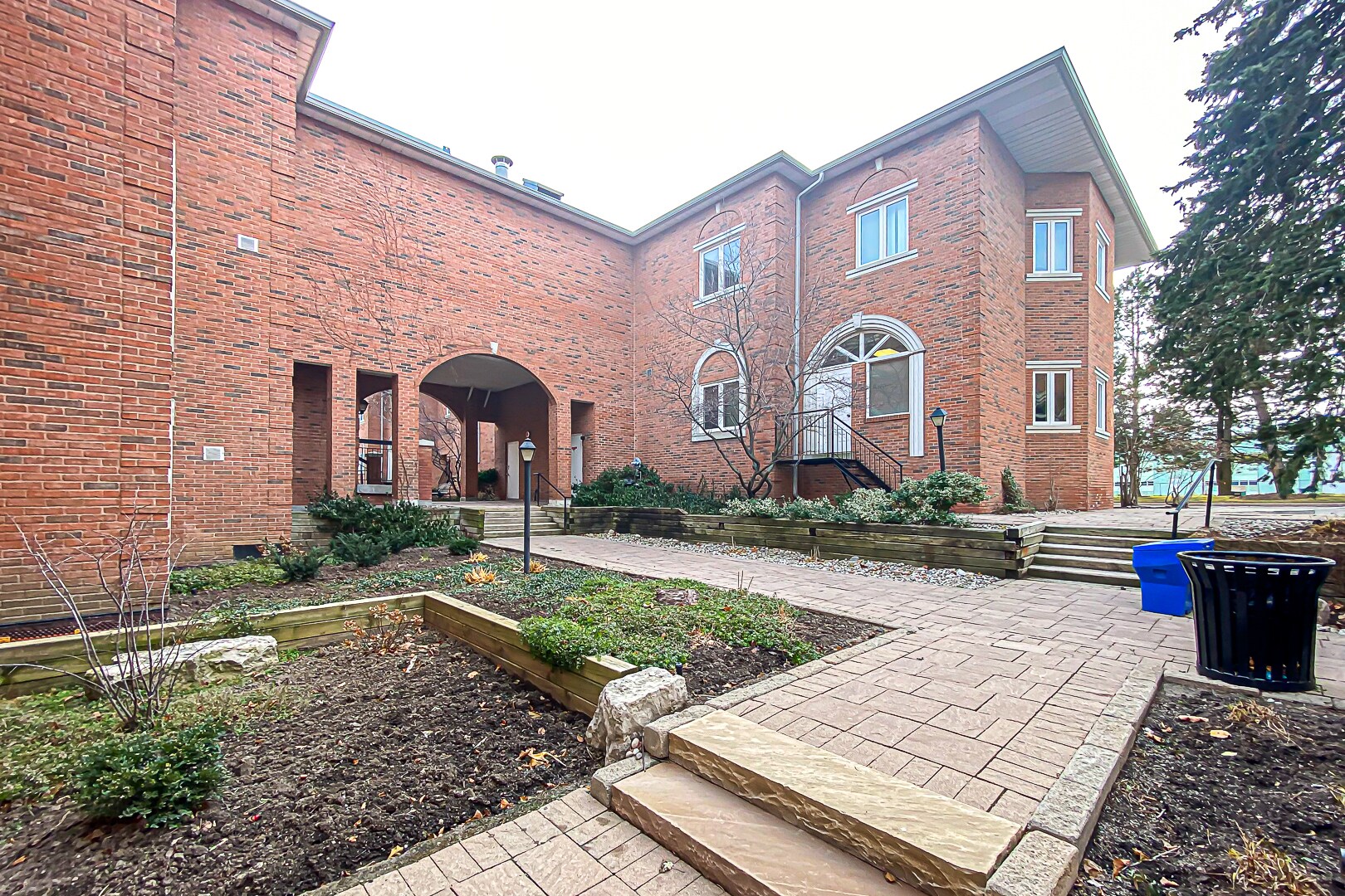 335 Renfrew Dr, Markham, ON à vendre Photo de l’immeuble– Image 1 sur 23