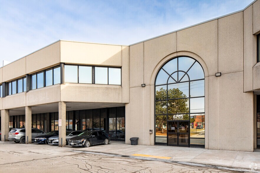 6705 Tomken Rd, Mississauga, ON à louer - Photo de l’immeuble – Image 3 sur 7