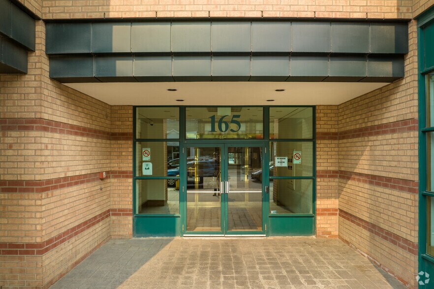165 Avenue Rd, Toronto, ON à louer - Photo de l’immeuble – Image 3 sur 4