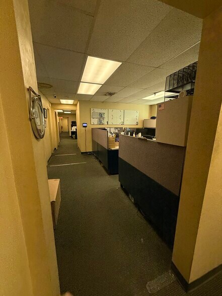 75-79 Commercial Ave, Garden City, NY à louer - Photo de l’immeuble – Image 3 sur 11