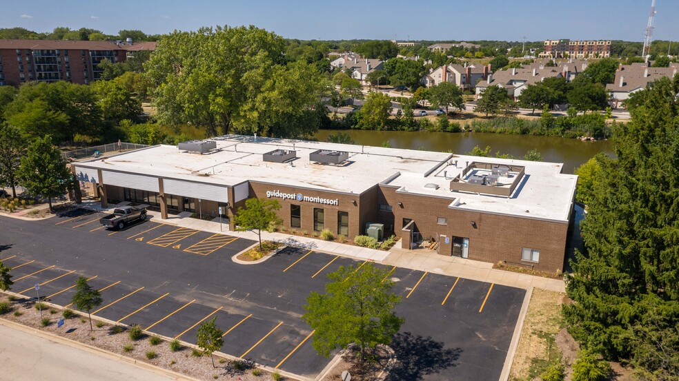 22 Kristin Dr, Schaumburg, IL à louer - Photo de l’immeuble – Image 1 sur 5