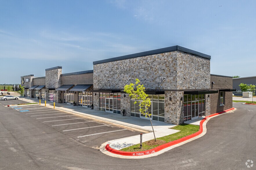 1345 Henri De Tonti, Springdale, AR à louer - Photo principale – Image 1 sur 13