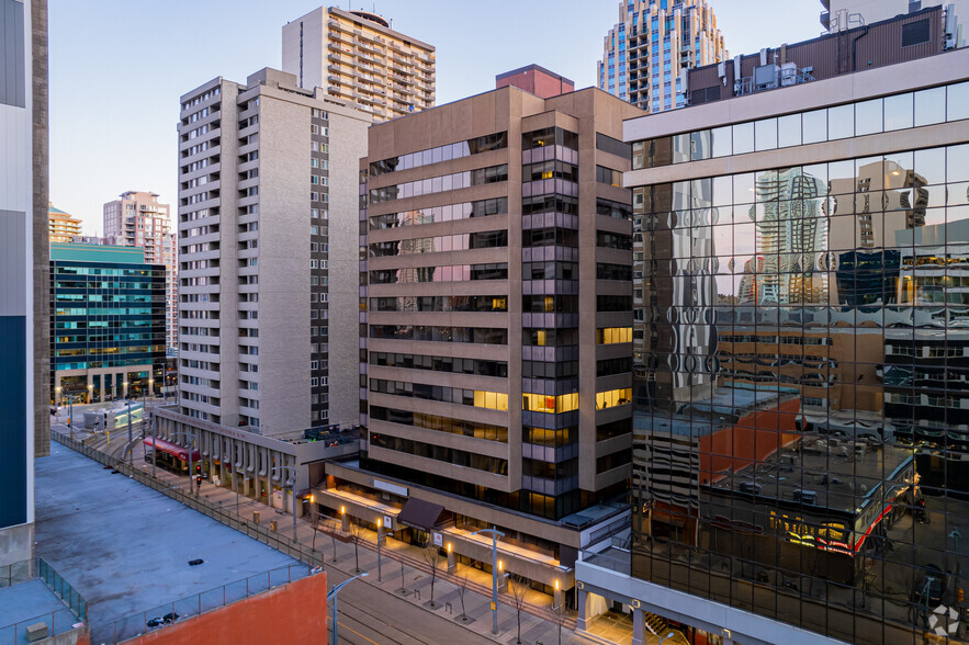 910 7th Ave SW, Calgary, AB à louer - Photo de l’immeuble – Image 3 sur 5