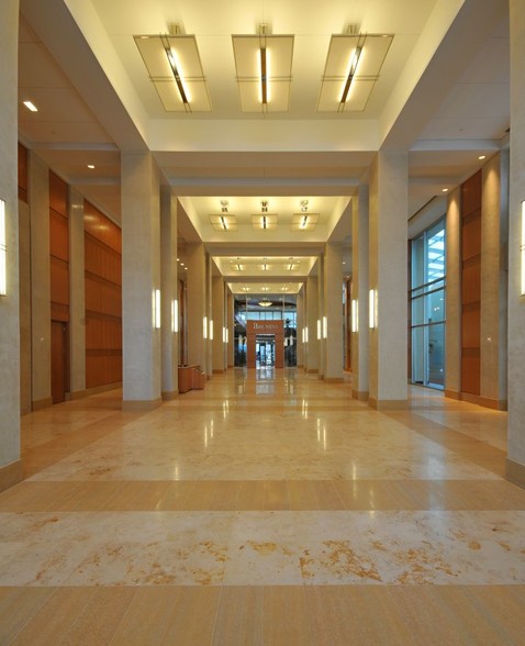 190 E Capitol St, Jackson, MS à louer - Hall d’entrée – Image 2 sur 2