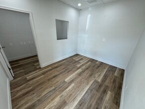 2250-2260 Palm Beach Lakes Blvd, West Palm Beach, FL à louer Photo intérieure– Image 2 sur 7