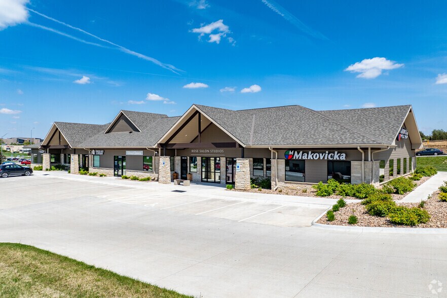 70th & Pine Lake Rd, Lincoln, NE à louer - Photo de l’immeuble – Image 2 sur 8