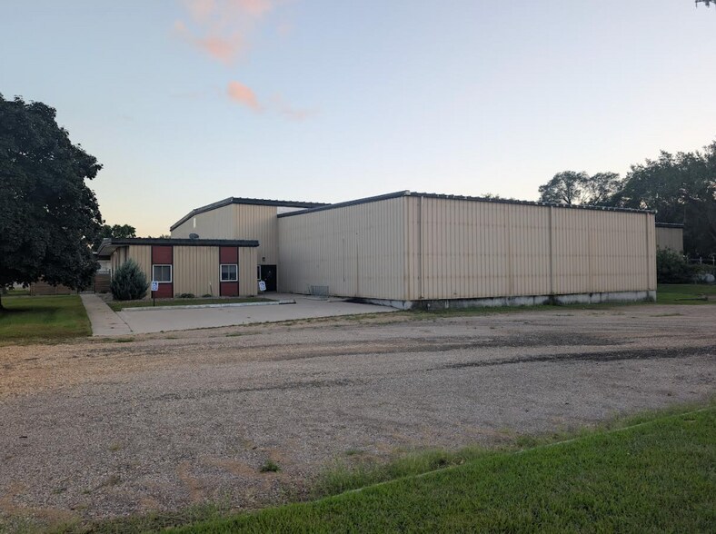 1119 Center St, North Mankato, MN à vendre - Photo de l’immeuble – Image 2 sur 15
