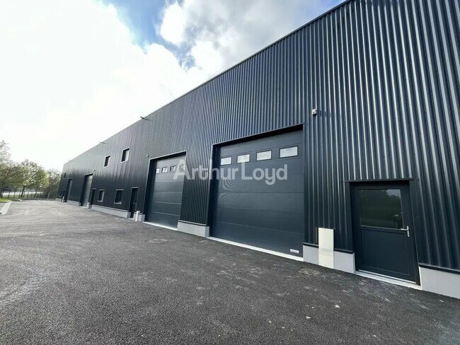 Plus de détails pour Local d'activités à louer