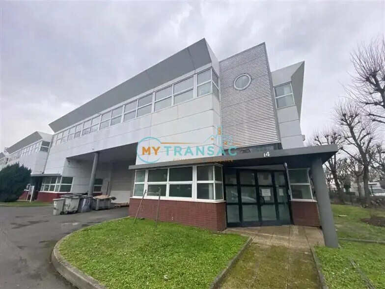 Local d’activités dans Bondy à louer - Photo de l’immeuble – Image 2 sur 12