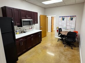 4951 E Adamo Dr, Tampa, FL à louer Photo intérieure– Image 2 sur 7