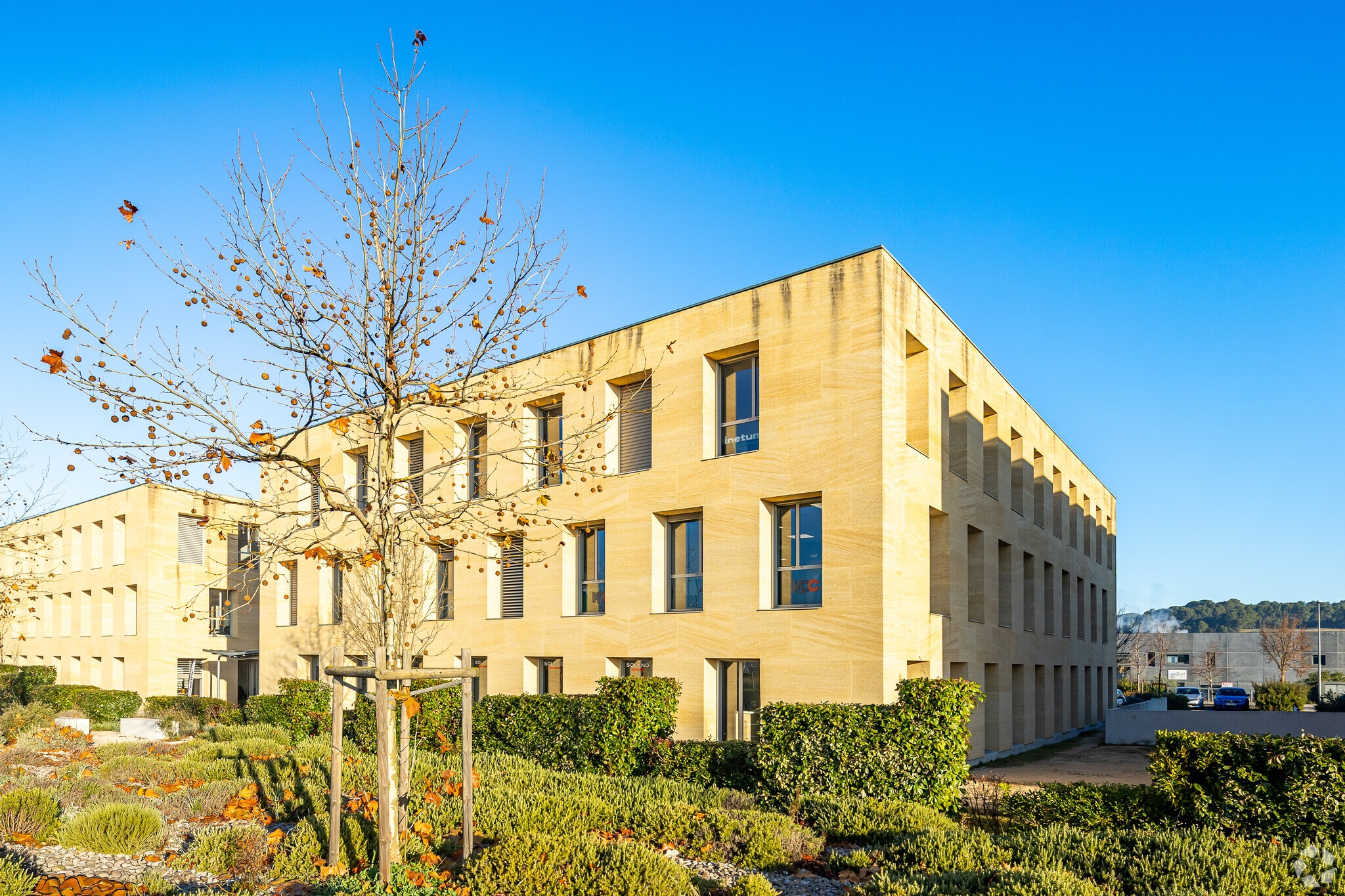 140 Avenue du 12 Juillet 1998, Aix-en-Provence à louer Photo principale– Image 1 sur 4