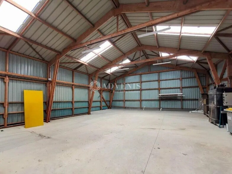 Local d'activités dans Saint-Coulomb à vendre - Photo intérieure – Image 1 sur 5