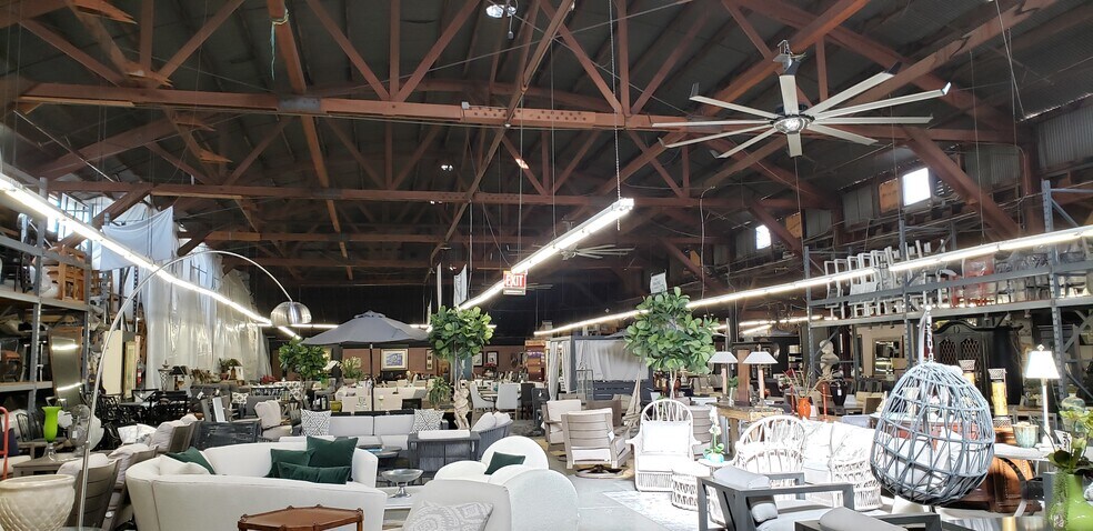 7115 Darby Ave, Reseda, CA à louer - Photo intérieure – Image 2 sur 10