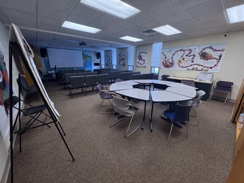 1851 Whitney Ave, Hamden, CT à louer - Photo intérieure – Image 3 sur 6