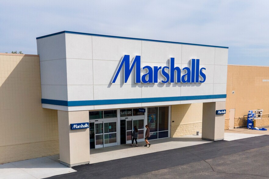 1200 E Susan Dr, Marshall, MN à louer - Photo de l’immeuble – Image 1 sur 12