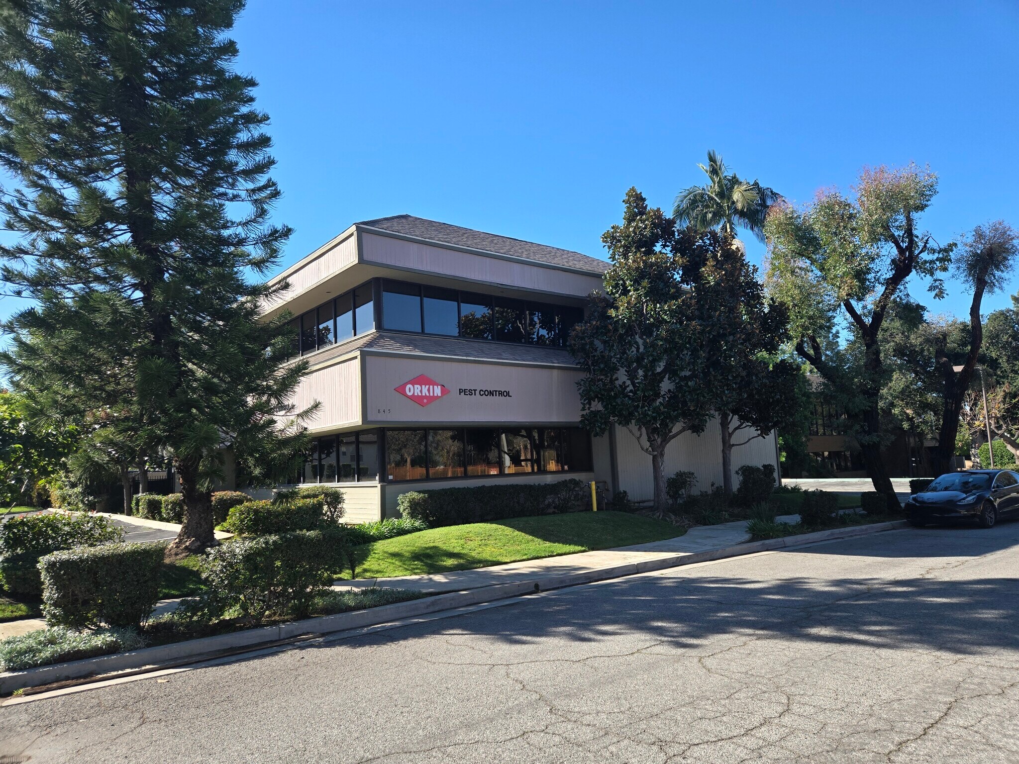 845 S Oak Park Rd, Covina, CA à louer Photo principale– Image 1 sur 9