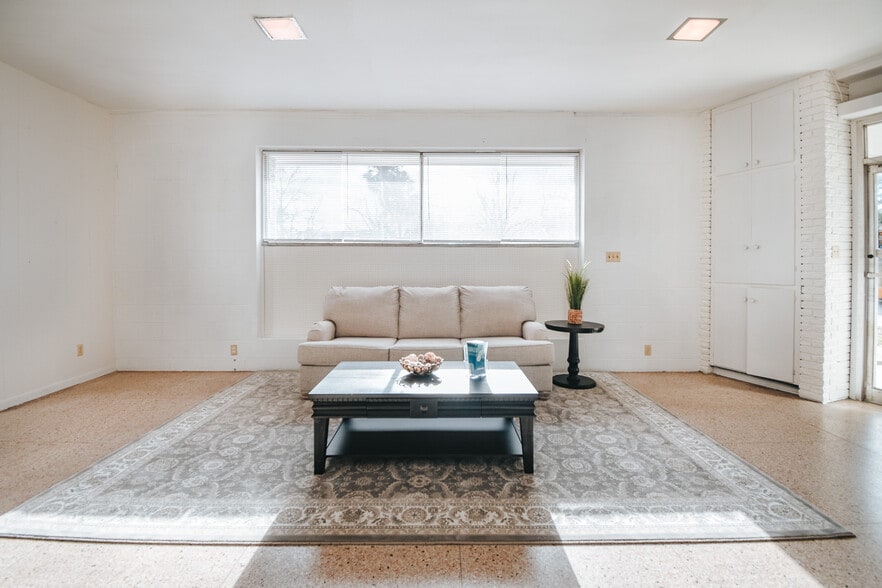305 N Laurent St, Victoria, TX à louer - Photo de l’immeuble – Image 3 sur 37