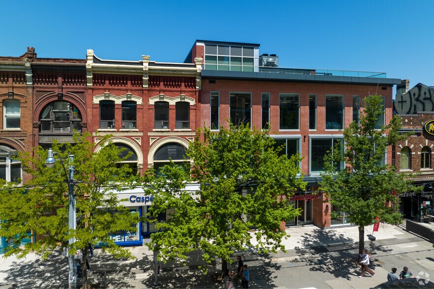 336 Queen St W, Toronto, ON à louer - Photo de l’immeuble – Image 2 sur 4