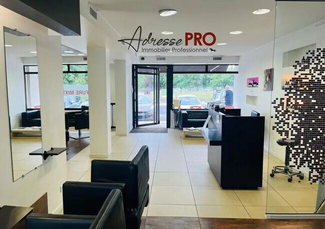 Plus de détails pour Local commercial à vendre