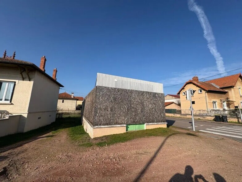 Local commercial dans Le Coteau à vendre - Photo de l’immeuble – Image 2 sur 2