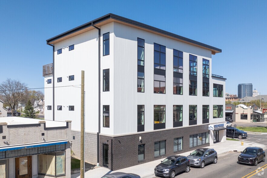 623 Fulton St W, Grand Rapids, MI à louer - Photo de l’immeuble – Image 2 sur 4