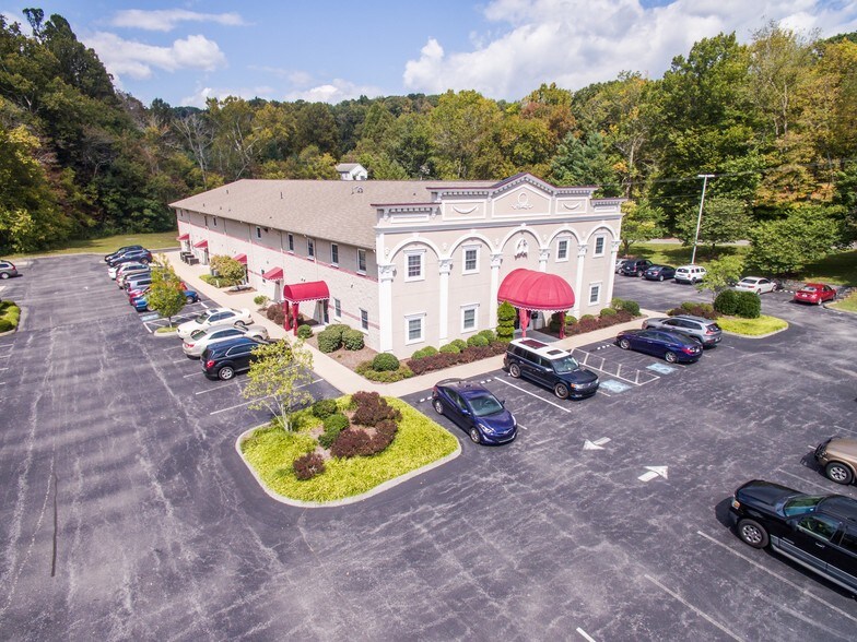 109 Meadow View Rd, Bristol, TN à louer - Photo de l’immeuble – Image 2 sur 6