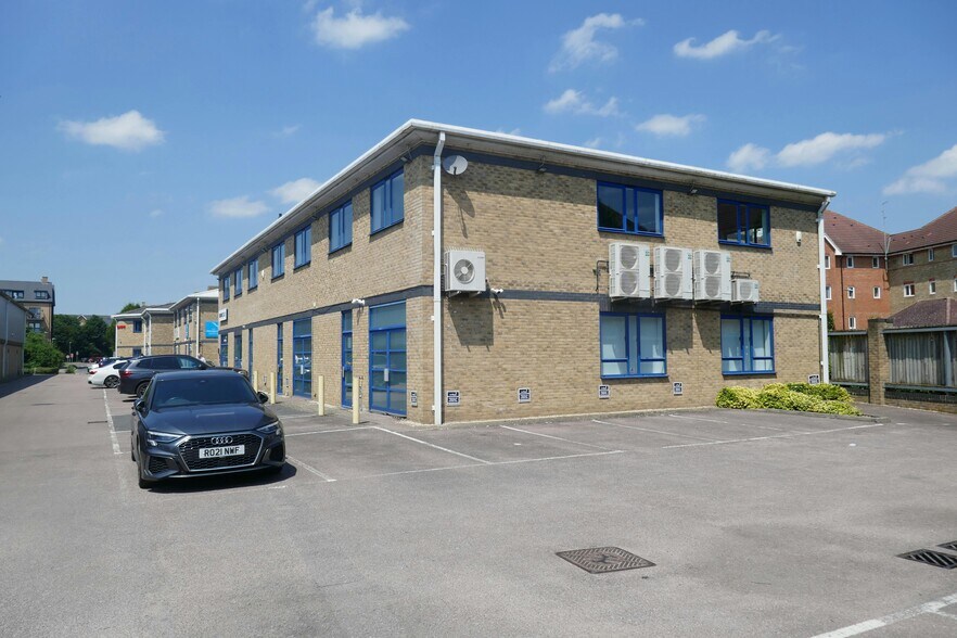 4-6 Crane Mead Rd, Ware à louer - Photo de l’immeuble – Image 1 sur 15