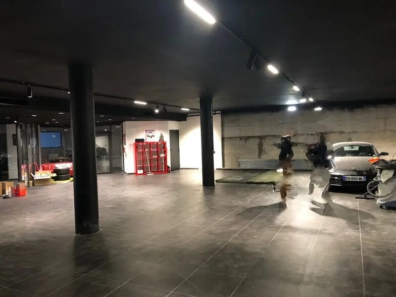 Local commercial dans La Colle-sur-Loup à louer - Photo de l’immeuble – Image 2 sur 3