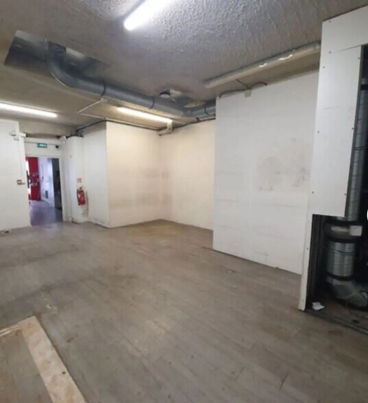 Local commercial dans Paris à louer - Photo intérieure – Image 1 sur 4