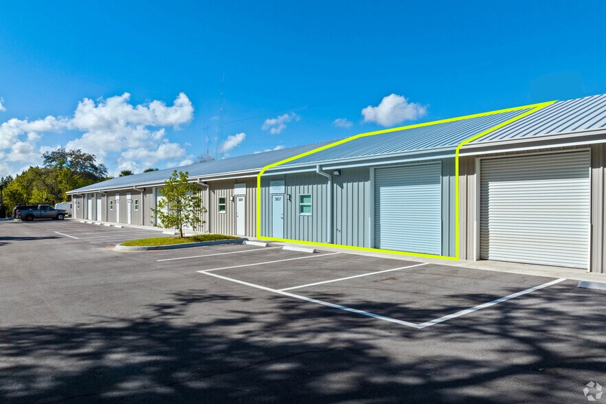 3801-3815 Oleander Ave, Fort Pierce, FL à louer - Photo de l’immeuble – Image 1 sur 36