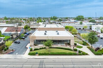 700 E Mineral King Ave, Visalia, CA - VUE AÉRIENNE  vue de carte - Image1