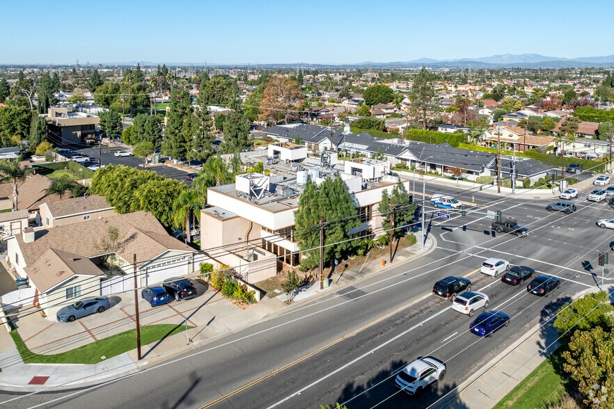2914 E Katella Ave, Orange, CA à vendre - Aérien – Image 2 sur 5
