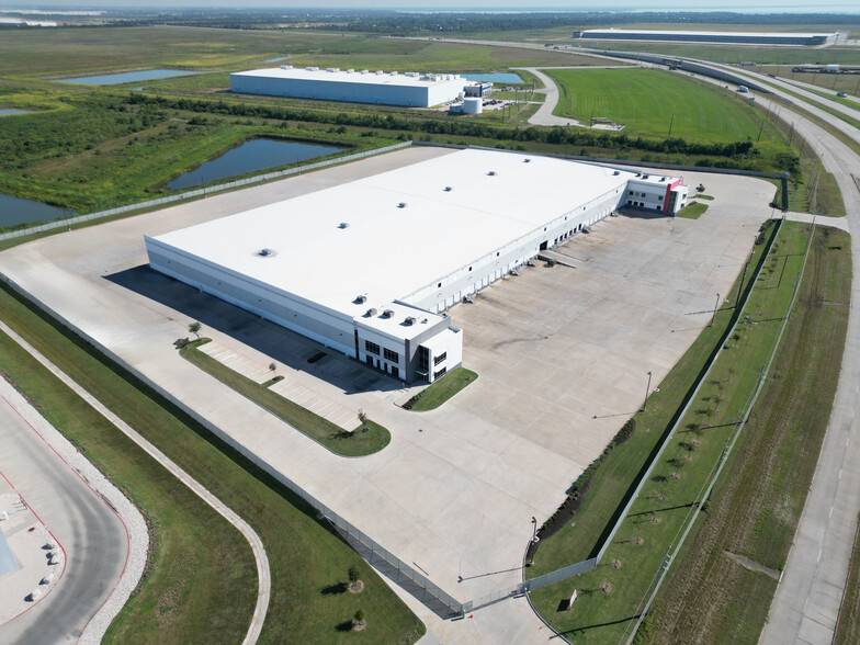 6101 Grand Pky S, Baytown, TX à louer - Photo de l’immeuble – Image 1 sur 11
