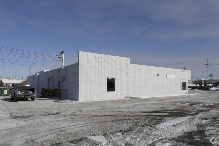 5716 S Pennsylvania Ave, Lansing, MI à louer - Photo de l’immeuble – Image 3 sur 4