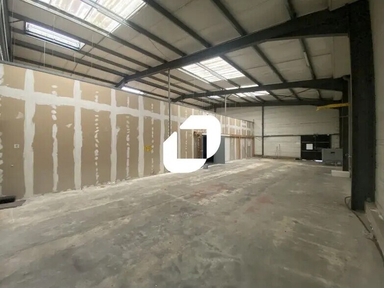 Local d’activités dans Magny-en-Vexin à louer - Photo intérieure – Image 2 sur 6