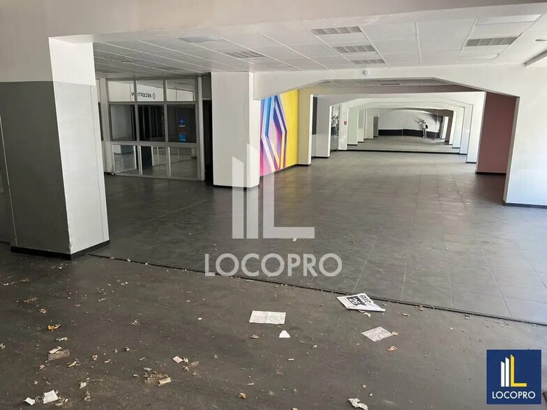 Local commercial dans Marseille à louer - Photo de l’immeuble – Image 3 sur 6