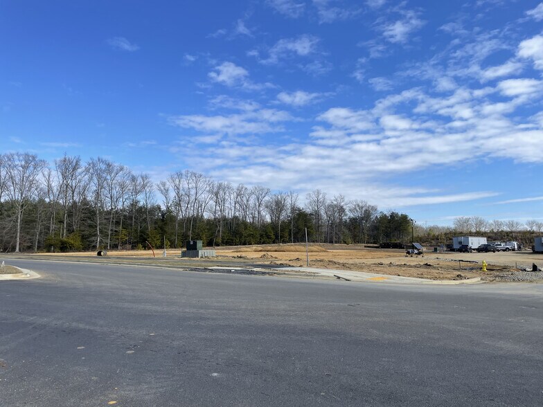 St. Charles Pky, White Plains, MD à vendre - Photo de l’immeuble – Image 3 sur 6