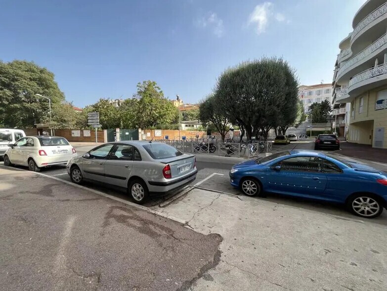 Local commercial dans Cagnes-sur-Mer à vendre - Photo de l’immeuble – Image 3 sur 6