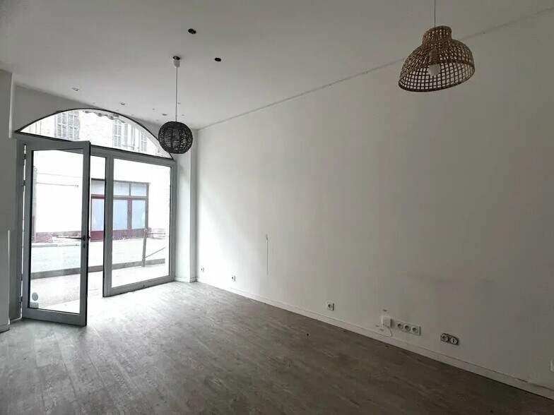 Local commercial dans Vence à vendre - Photo intérieure – Image 1 sur 7