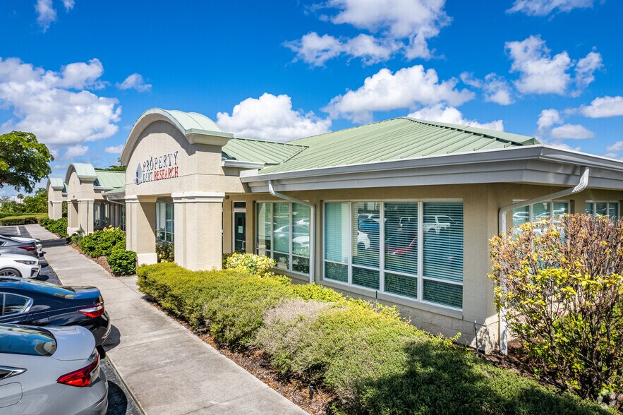 6801 Palisades Park Ct, Fort Myers, FL à louer - Photo de l’immeuble – Image 1 sur 10