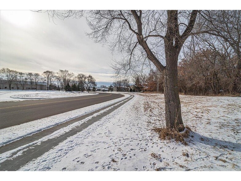 6050 Cahill Ave, Inver Grove Heights, MN à vendre - Photo principale – Image 1 sur 10