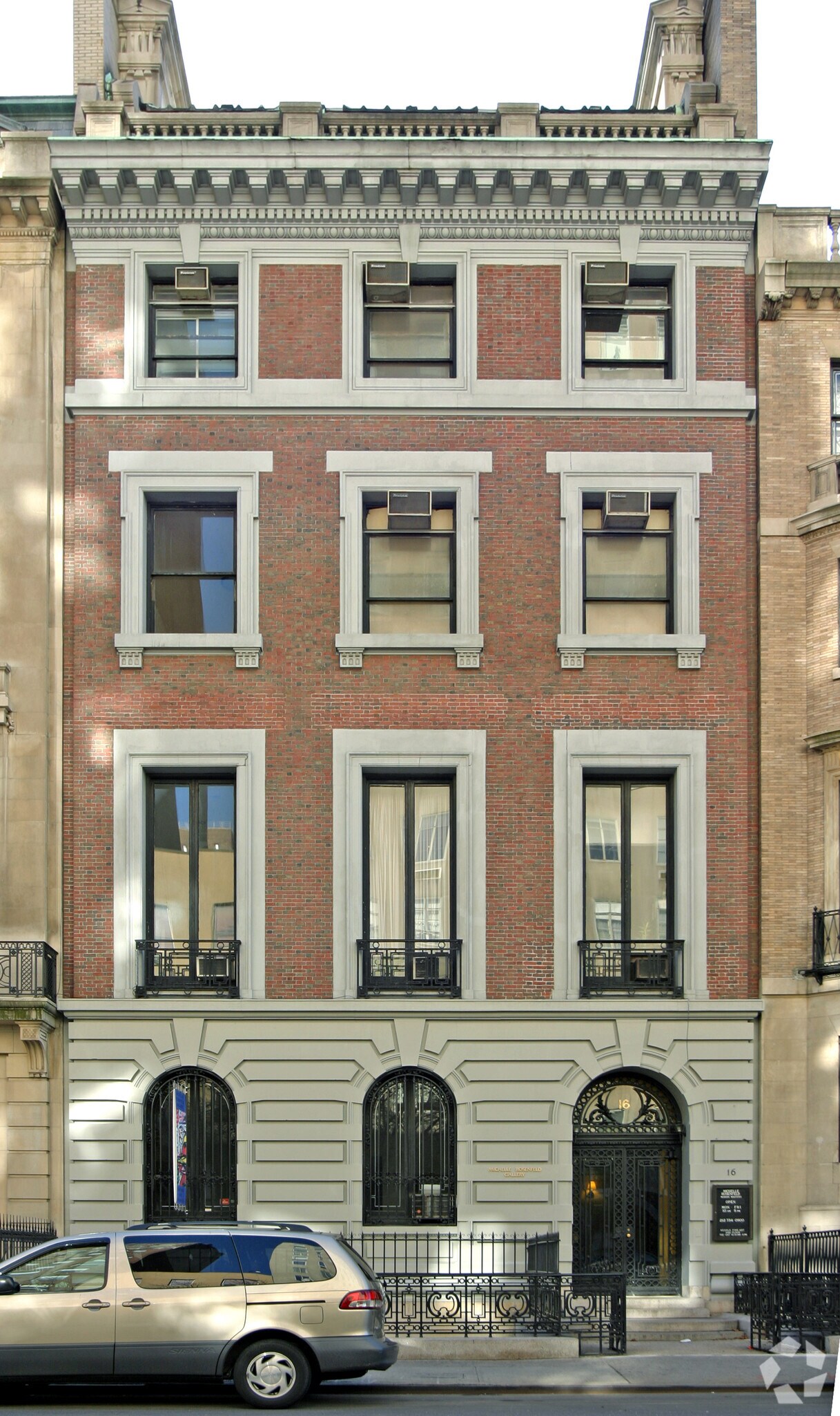 16 E 79th St, New York, NY à louer Photo de l’immeuble– Image 1 sur 3