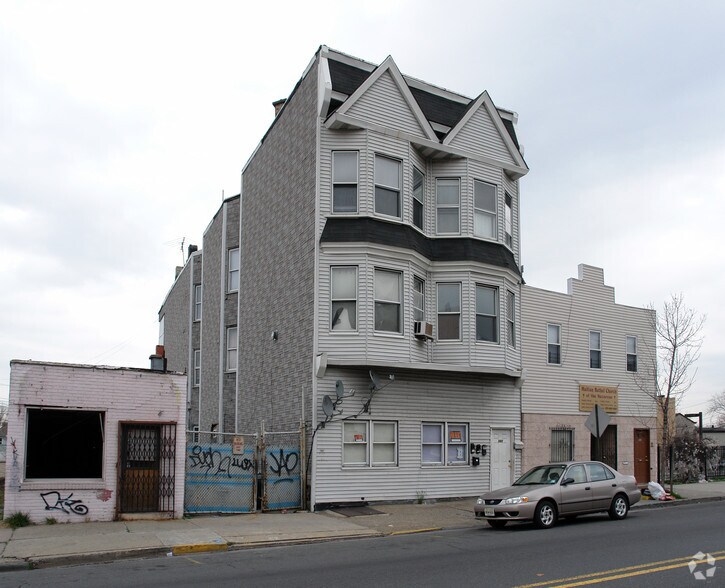565 Main St, Paterson, NJ à vendre - Photo principale – Image 1 sur 4