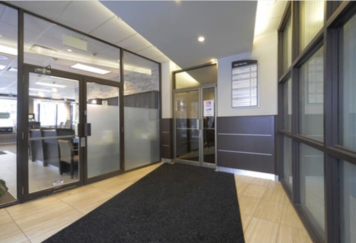 1305 Ch Sainte-Foy, Québec, QC à vendre - Hall d’entrée – Image 2 sur 3