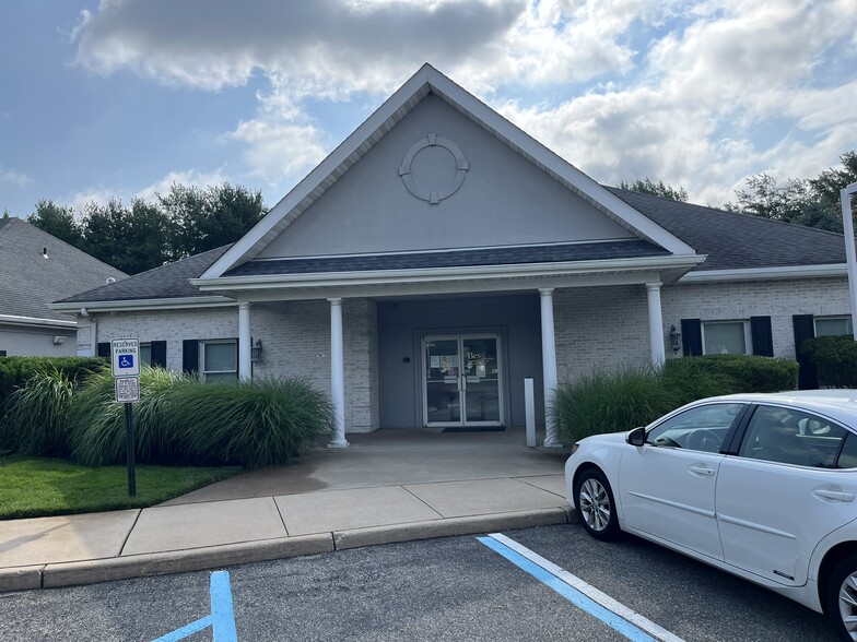 54 Bey Lea Rd, Toms River, NJ à louer - Photo de l’immeuble – Image 1 sur 5