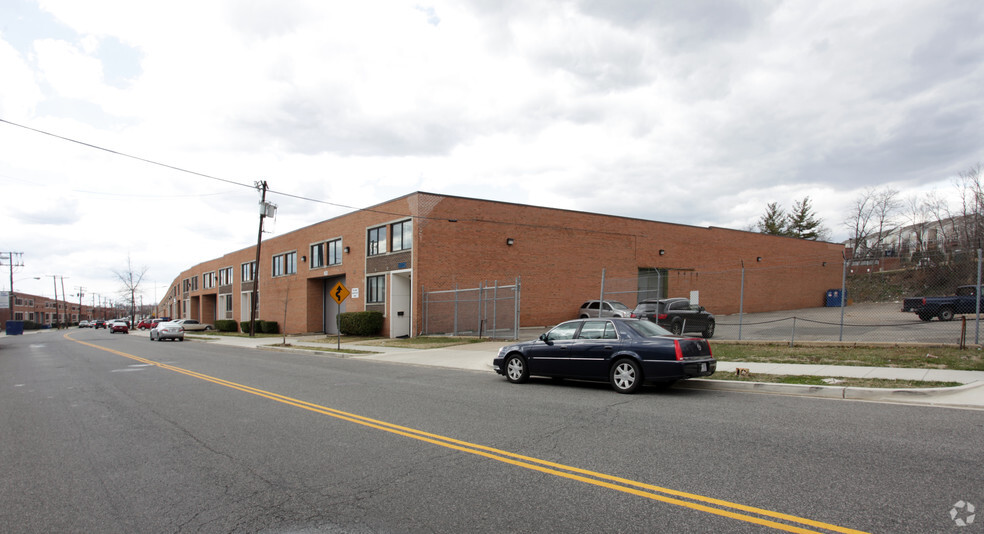 3300-3390 V St NE, Washington, DC à louer - Photo de l’immeuble – Image 3 sur 5