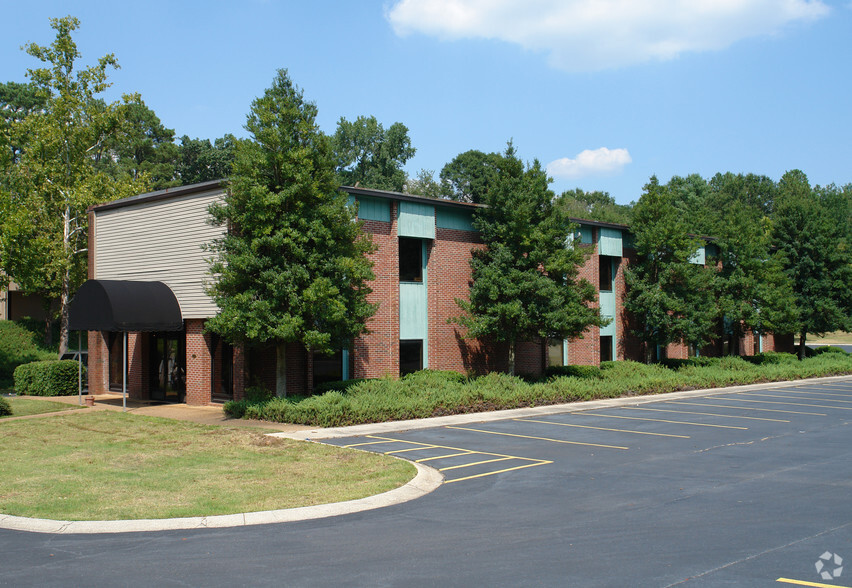 8975 Roswell Rd, Roswell, GA à louer - Photo principale – Image 1 sur 5