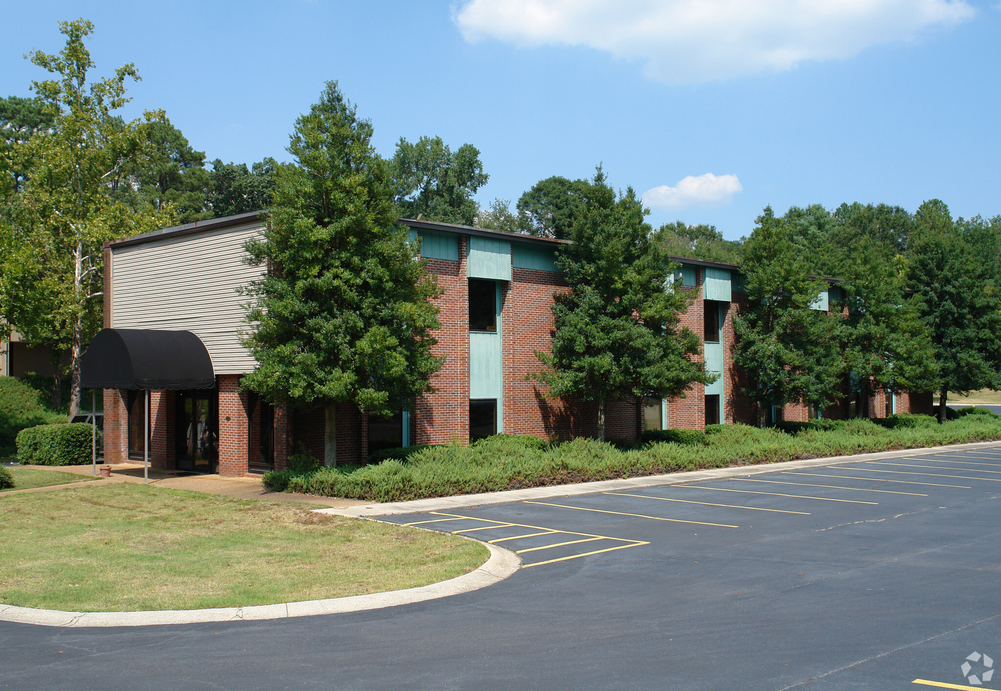 8975 Roswell Rd, Roswell, GA à louer Photo principale– Image 1 sur 6