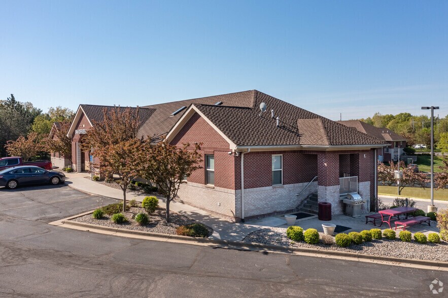 2000-2160 Grand River Anx, Brighton, MI à louer - Photo de l’immeuble – Image 3 sur 18