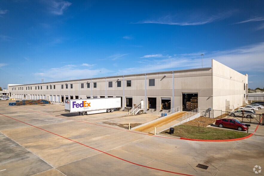 10401 S Sam Houston Pky W, Houston, TX à louer - Photo de l’immeuble – Image 3 sur 6
